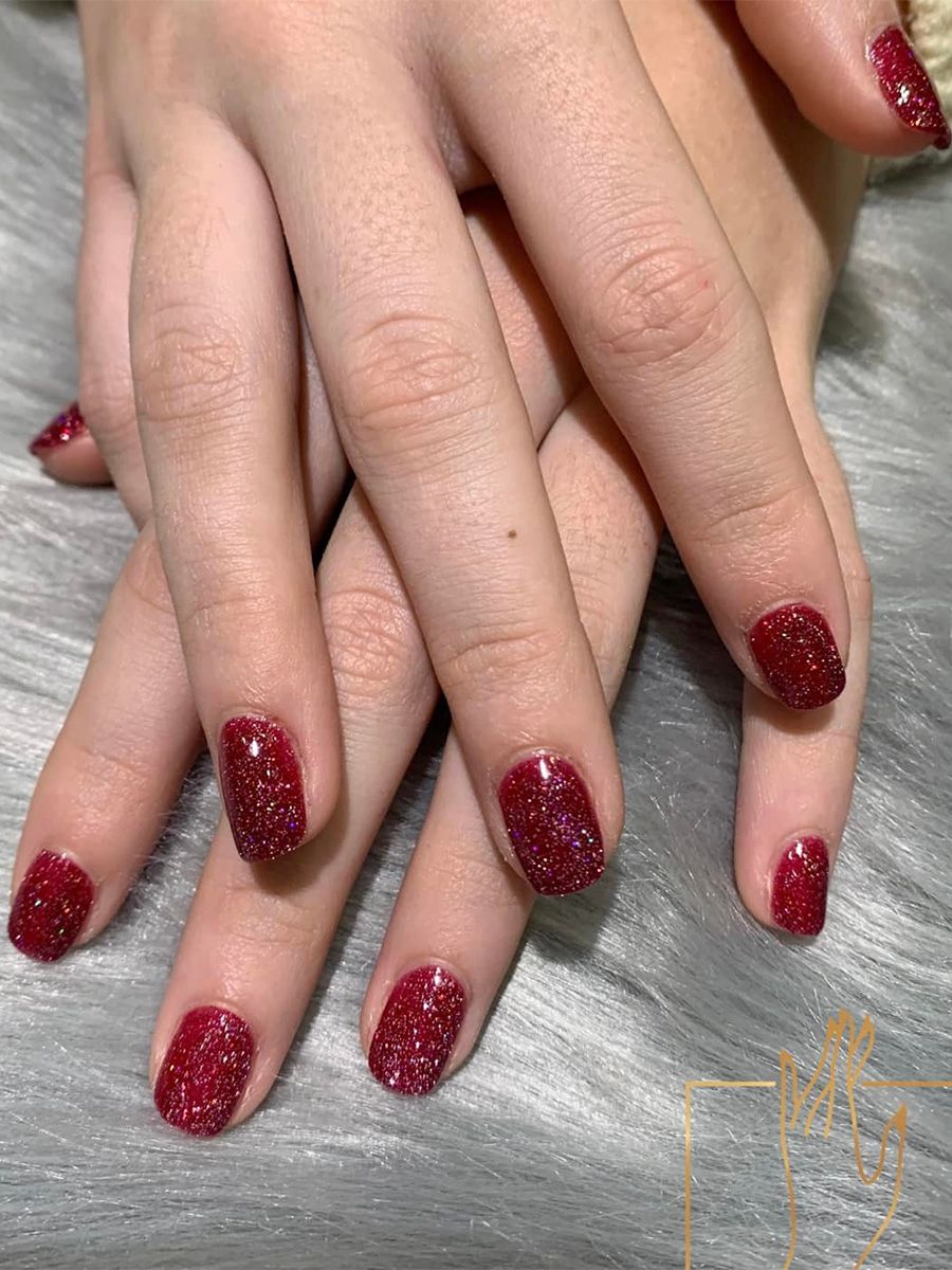 14-classic-red-manicure-closeup